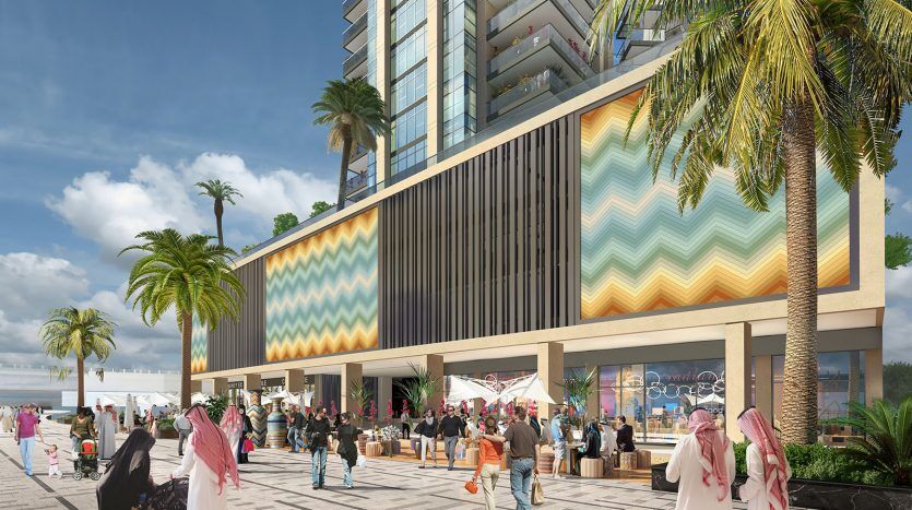 Une scène de rue animée avec des gens divers marchant devant une oasis urbaine moderne de grande hauteur signée Missoni, ornée de motifs à chevrons et de palmiers sous un ciel ensoleillé.