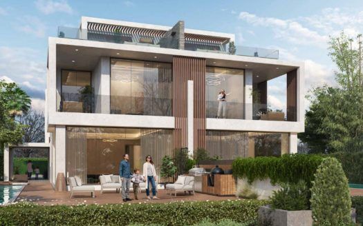 Maison moderne à deux étages avec de grandes fenêtres en verre et balcons, située dans un quartier privilégié de Dubaï. Il y a trois personnes, un jardin luxuriant et une piscine. Deux adultes sont au bord de la piscine,