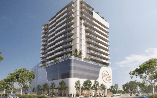 Rendu artistique d'un immeuble résidentiel moderne à plusieurs étages avec balcons, grand espace commercial au rez-de-chaussée et piétons. Une verdure luxuriante entoure le bâtiment sous un ciel bleu clair, idéal pour investir