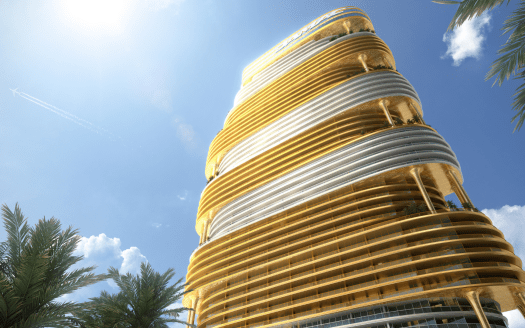 Un gratte-ciel futuriste et tourbillonnant doré se dresse sous un ciel clair, entouré de palmiers luxuriants, avec un jet laissant une traînée dans le ciel au-dessus. Ce monument est l'une des principales attractions immobilières de Dubaï.