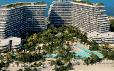 Vue aérienne de deux bâtiments hôteliers modernes et incurvés en bord de mer à Passo by Beyond Palm Jumeirah, entourés d'une végétation luxuriante, de multiples piscines, de palmiers, d'espaces de détente et d'une plage de sable face à l'océan en arrière-plan.