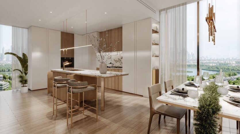 Cuisine et salle à manger modernes à Wynwood Horizon de Imtiaz avec des sols en bois, des comptoirs en marbre et des armoires en bois clair. De grandes fenêtres révèlent la verdure et l'horizon de la ville. L'espace est lumineux et décoré avec élégance.