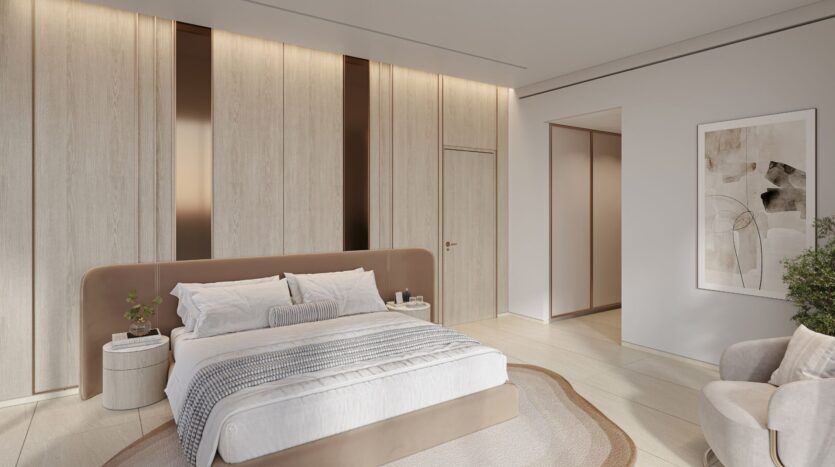 Une chambre à coucher moderne avec The Caden, un grand lit beige, deux tables de chevet rondes avec des plantes, un éclairage doux, des panneaux muraux en bois clair, des œuvres d'art abstraites et un fauteuil confortable à côté d'une plante verte.