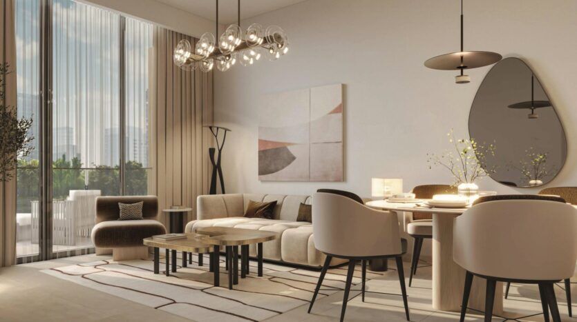 Le salon et la salle à manger modernes de Vida Residences Saadiyat Island se caractérisent par des tons neutres, de grandes fenêtres avec des rideaux diaphanes, un canapé, un fauteuil, un tableau mural abstrait, un miroir rond, un éclairage contemporain et une table de salle à manger avec des chaises rembourrées.