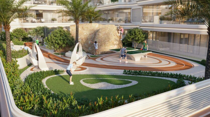 Cour moderne à Weston by Wadan avec de la verdure, des palmiers, un putting green, un gros rocher et des personnes jouant au ping-pong et au mini-golf. Des allées courbes et des bancs blancs entourent cet espace paysager animé.