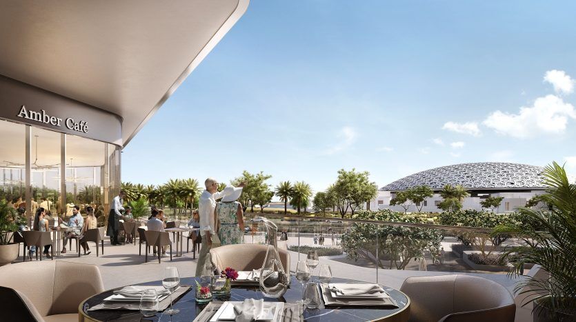 Quelques personnes devant une agence immobilière à Dubaï.