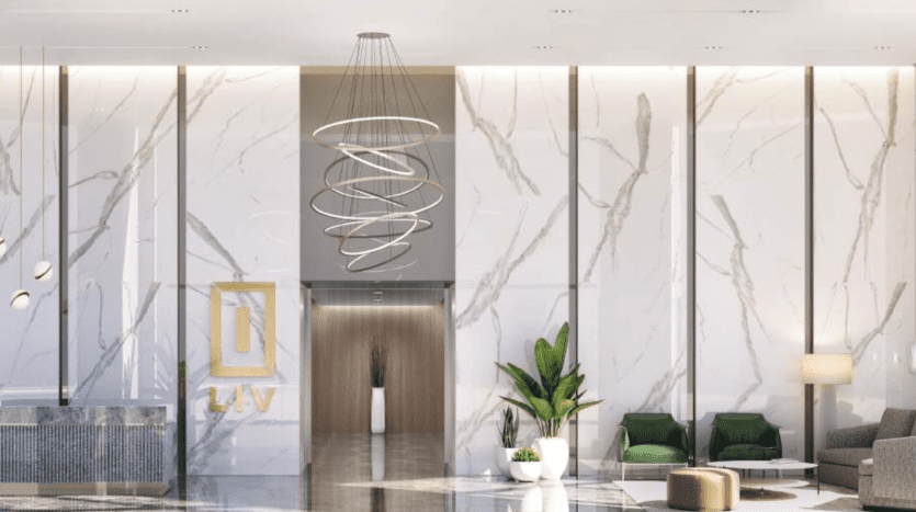 Intérieur luxueux du hall d'entrée d'un appartement de Dubaï avec des murs en marbre aux motifs veinés, un lustre moderne, des meubles élégants et des plantes d'intérieur, complétés par un éclairage ambiant chaleureux.