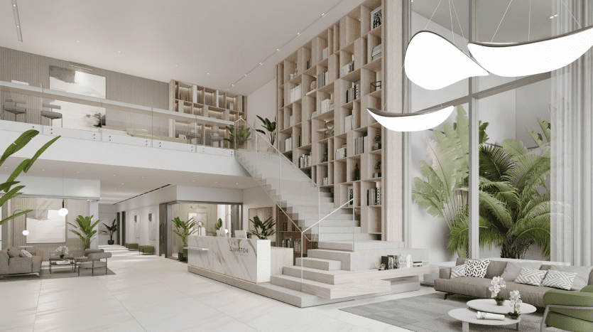 Salon moderne et spacieux avec de hauts plafonds, de grandes fenêtres avec des rideaux blancs, un escalier menant à un niveau supérieur et des plantes vertes renforçant l'esthétique naturelle de cet appartement à Dubaï.