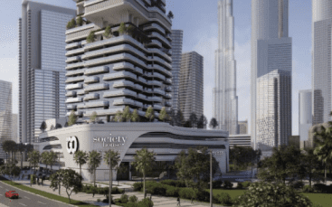 Paysage urbain moderne avec une villa futuriste à Dubaï dotée de terrasses superposées et d'une verdure luxuriante, entourée de gratte-ciel imposants et d'une rue verdoyante bordée d'arbres. Une voiture rouge est visible sur le
