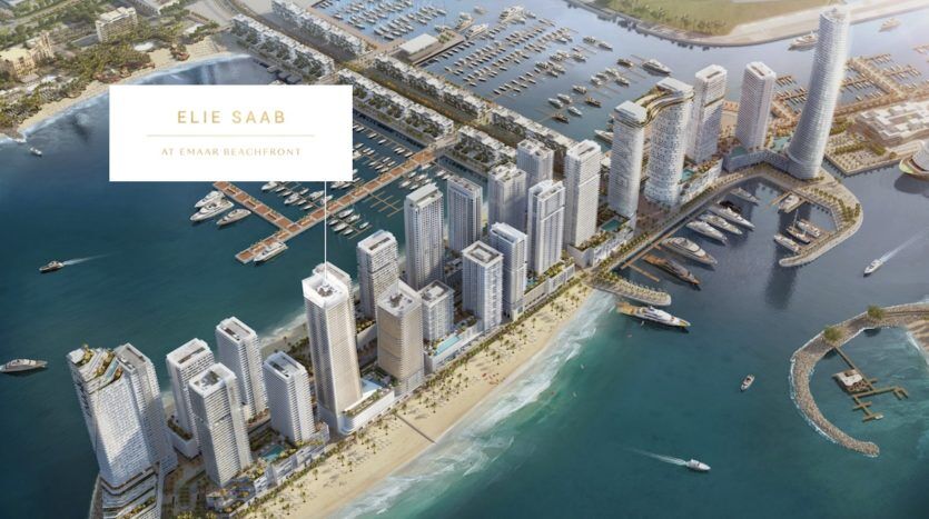 Vue aérienne d'un complexe immobilier de luxe côtier avec des immeubles de grande hauteur le long d'une plage, avec la mention « front de mer elie saab emaar », entouré de marinas avec de nombreux bateaux.