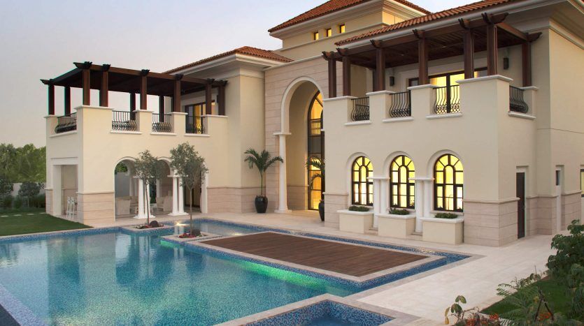 Luxueuse villa de deux étages dans le District Un avec piscine et jardin paysager, éclairée par de douces lumières intérieures au crépuscule.