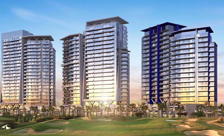 Immeubles résidentiels modernes avec fenêtres éclairées au crépuscule, surplombant les collines luxuriantes de Kiara Damansara. Un ciel serein avec les premières étoiles complète la scène.