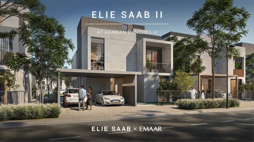 Rendu architectural de bâtiments résidentiels modernes de deux étages portant la marque « Elie Saab at Arabian Ranches III ». Des maisons luxueuses avec balcons, mettant en vedette des personnes, des voitures et un aménagement paysager luxuriant sous un