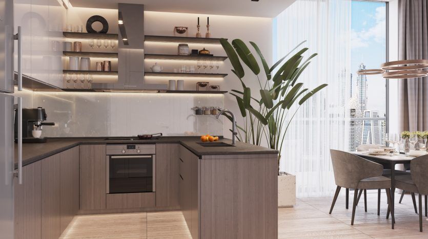 Cuisine moderne avec armoires en bois et appareils électroménagers en acier inoxydable dans une propriété de Dubaï. Une plante d'intérieur ajoute une touche de vert à côté d'une grande fenêtre avec vue sur la ville.