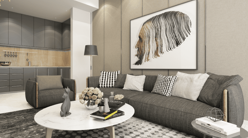 Salon moderne comprenant un canapé gris avec des coussins à carreaux, une grande œuvre d'art abstraite rappelant The Clouds Dubai sur le mur, une table basse ronde en marbre avec des fleurs et des objets décoratifs, et une vue sur une cuisine élégante en arrière-plan.