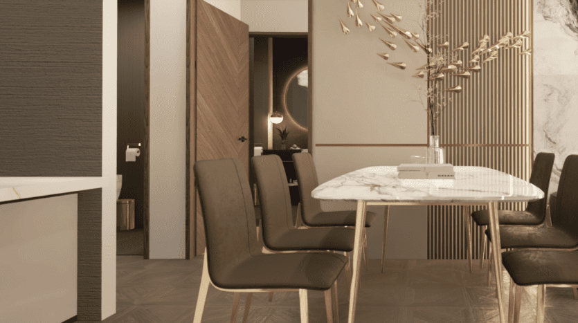 Salle à manger moderne comprenant une table ronde en marbre avec des chaises en velours vert, des armoires en bois sombre et des éléments décoratifs dorés sur un mur en marbre blanc et gris dans un appartement de Dubaï.