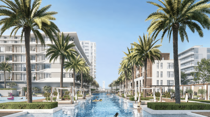 Un développement luxueux en bord de mer avec une villa moderne à Dubaï, des palmiers bordant un canal central où les gens font du kayak et nagent, sous un ciel bleu clair.