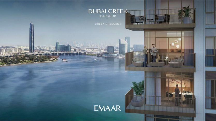 Une image promotionnelle représentant une coupe transversale d'un immeuble d'habitation de grande hauteur à Dubai Creek Harbour. Chaque unité visible présente des intérieurs modernes et élégants avec des personnes appréciant l'espace. L'arrière-plan présente une vue panoramique sur le