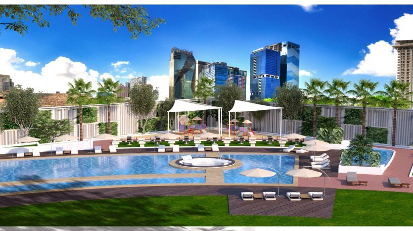 Une vue panoramique d'un luxueux complexe urbain de Dubaï comprenant une grande piscine entourée de jardins luxuriants, des gratte-ciel modernes en arrière-plan et des espaces de détente avec parasols.