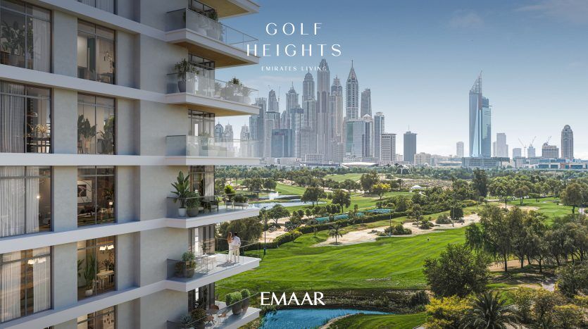 Image promotionnelle du bâtiment résidentiel Golf Heights avec vue sur un parcours de golf luxuriant et sur les toits lointains de Dubaï, mettant en valeur le luxueux *appartement Dubaï* avec balcons.