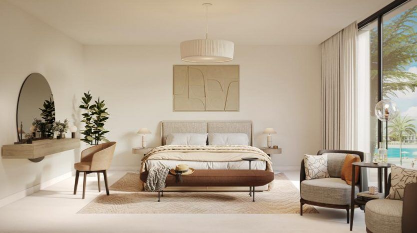 Une chambre lumineuse et moderne dans une villa de Dubaï avec un grand lit, des meubles élégants, un miroir décoratif et des plantes d'intérieur. De grandes fenêtres révèlent une vue extérieure ensoleillée.