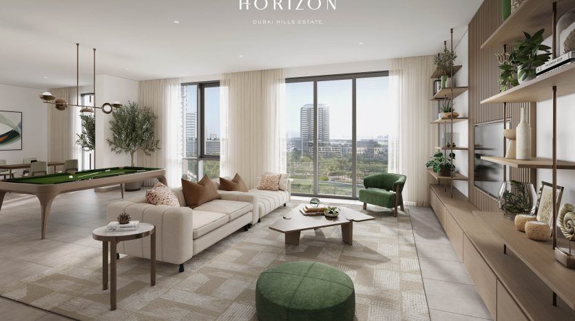 Salon luxueux dans une villa de Dubaï avec un décor moderne comprenant un canapé sectionnel, des fauteuils verts, une table de billard et un coin lecture bien éclairé, donnant sur une vue extérieure verdoyante à travers