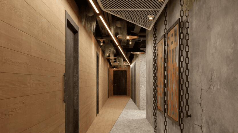 Couloir moderne avec éclairage d'ambiance, murs en bois, plafond à motifs géométriques, chaînes suspendues décoratives et portes stylisées dans un appartement prestigieux de Dubaï.
