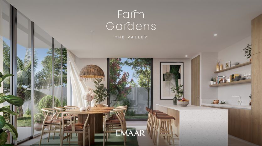Un coin repas moderne et lumineux avec une table et des chaises en bois dans une villa de Dubaï, donnant sur un jardin par de grandes portes vitrées. La cuisine présente un îlot blanc et un design minimaliste. Le décor comprend des plantes et un