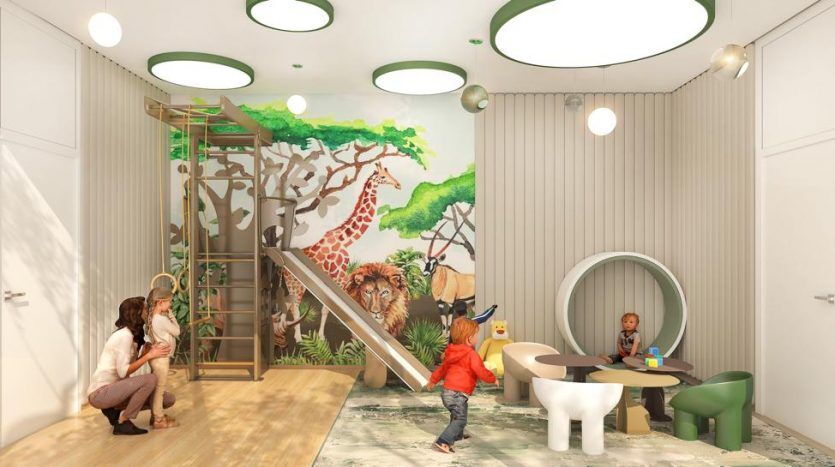 Intérieur d'une salle de jeux colorée pour enfants dans un appartement de Dubaï, avec une fresque murale vibrante sur le thème de la jungle avec une girafe et un lion. Comprend un toboggan en bois, des zones d'escalade et un poste de travail adapté aux enfants.