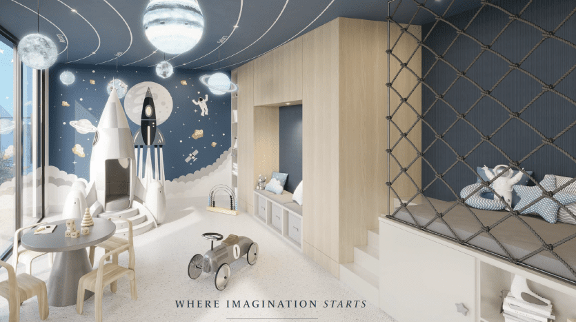 Une chambre d'enfant dans une villa de Dubaï conçue sur le thème de l'espace, avec un lit en forme de fusée, des plafonniers planétaires, des peintures murales d'étoiles et de vaisseaux spatiaux et un parquet parsemé de jouets