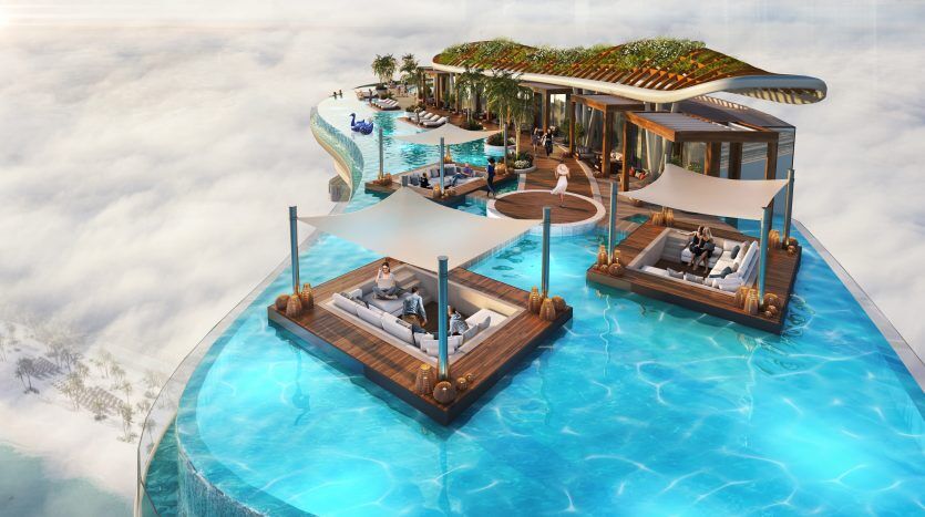 Une piscine luxueuse sur le toit avec des cabanes, des salons et une vaste verdure sur fond de nuages, donnant l'impression de flotter au-dessus du ciel de Dubaï.