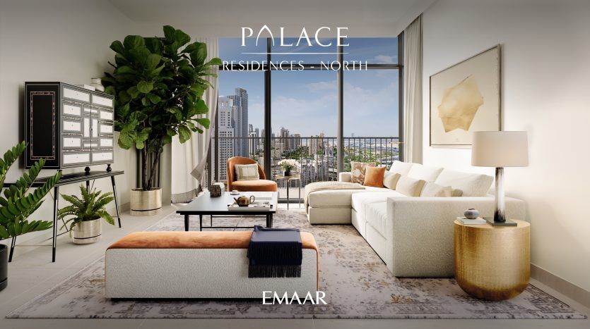 Salon moderne et luxueux de la villa Dubai Residences North by Emaar, doté d'un élégant canapé blanc, de chaises élégantes, de grandes fenêtres avec vue sur la ville et d'une décoration de bon goût.