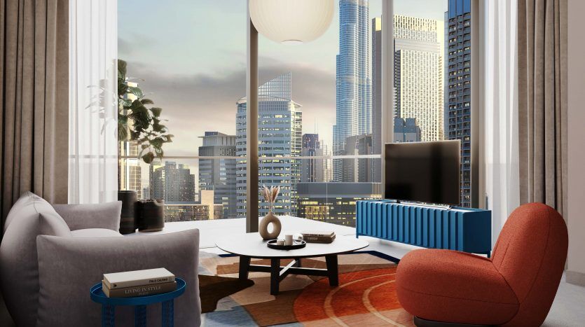 Salon moderne avec des canapés moelleux, une table basse et de grandes fenêtres mettant en valeur les toits de la ville de Dubaï. Intérieur élégant avec lumière naturelle chaleureuse et décoration contemporaine dans un appartement Dubaï.