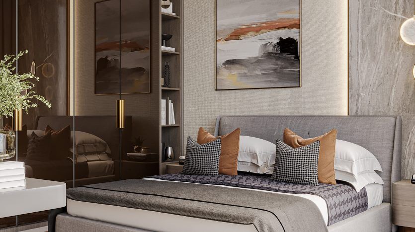 Une chambre moderne dans une villa de Dubaï avec un grand lit doté d'une literie grise et blanche, d'oreillers décoratifs, d'un tapis moelleux et d'une armoire réfléchissante. Des œuvres d'art abstraites sont suspendues au-dessus du lit avec des accents d'éclairage de bon goût