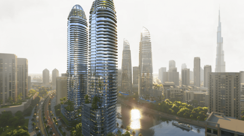 Un paysage urbain futuriste au coucher du soleil, composé de gratte-ciel curvilignes scintillants et de verdure sur les balcons, surplombe une rivière et est entouré d'arbres luxuriants et de routes très fréquentées à Dubaï.