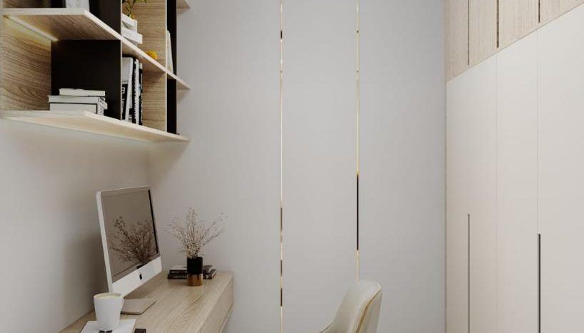 Un bureau à domicile moderne avec une chaise beige sur un bureau en bois, un ordinateur et des suspensions. Des armoires hautes et des étagères avec des livres et des objets de décoration complètent le look élégant. Idéal pour ceux qui explorent l'immobilier