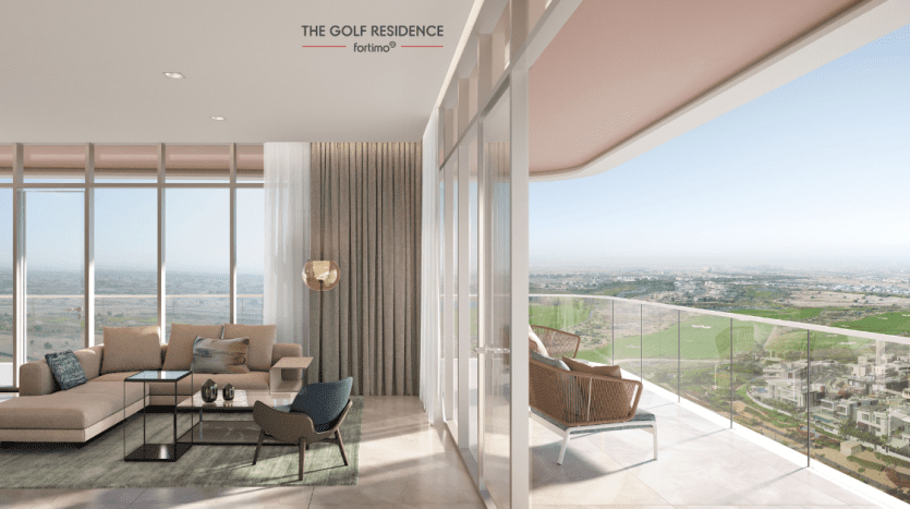 Luxueux salon d'appartement minimaliste avec de grandes fenêtres donnant sur un terrain de golf. L'intérieur comprend un ensemble de canapés modernes, une décoration élégante et un balcon avec une vue sur l'investissement Dubaï.