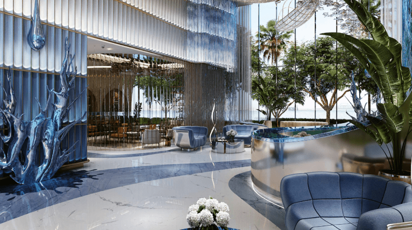 Hall d'entrée luxueux avec des baies vitrées offrant une vue sur la plage, des surfaces réfléchissantes modernes, des éléments sculpturaux et une verdure luxuriante, mis en valeur par un mobilier contemporain et un éclairage artistique disposés par une agence de premier plan.