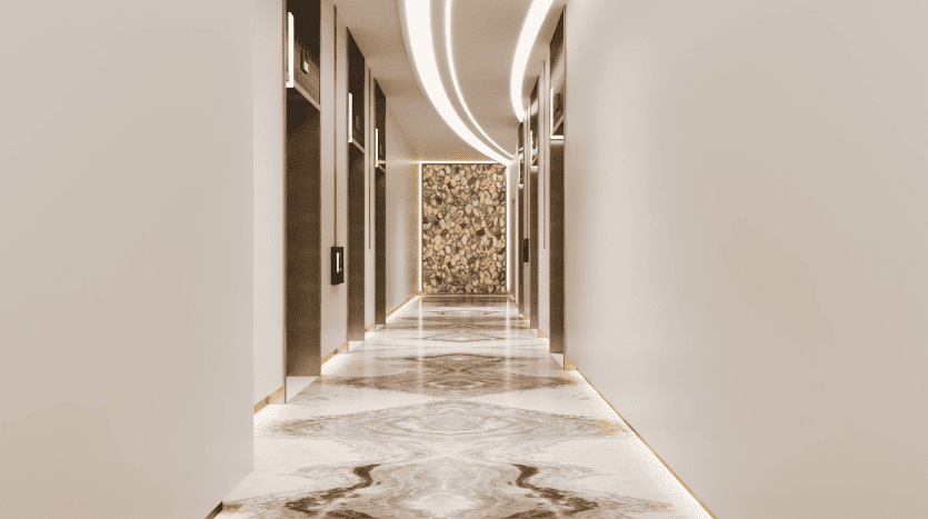 Un couloir d'hôtel moderne et élégant avec un sol en marbre et des accents muraux élégants éclairés par un éclairage LED élégant et incurvé au plafond, créant une atmosphère luxueuse dans cette propriété de premier ordre de l'immobilier de Dubaï.