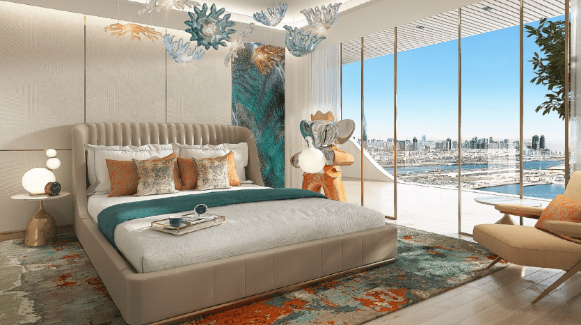 Une chambre d'appartement élégante et moderne à Dubaï avec un grand lit, des touches colorées et une vue panoramique sur les toits de la ville à travers des baies vitrées. La décoration comprend des pièces murales artistiques et un éclairage chaleureux.