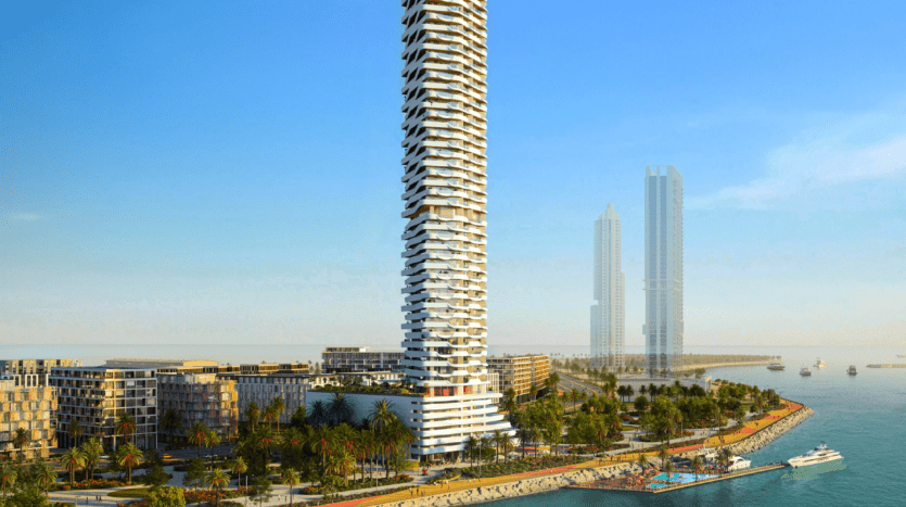 Un paysage urbain côtier moderne avec un gratte-ciel torsadé distinctif près d'une promenade bordée de palmiers, avec des bâtiments et des villas plus petits à Dubaï sur l'eau sous un ciel bleu clair.