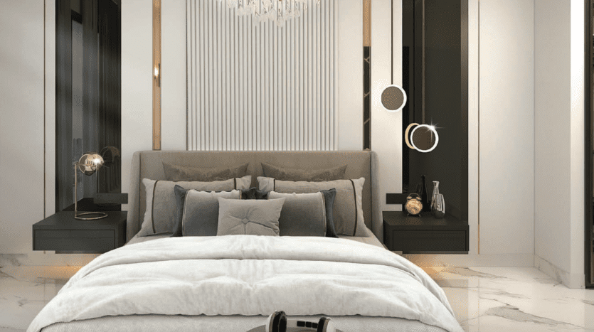 Une chambre luxueuse et moderne dans un appartement de Dubaï comprenant un lit moelleux avec une literie grise, un sol en marbre, des tables d'appoint en miroir et d'élégants panneaux muraux avec des lampes murales circulaires.