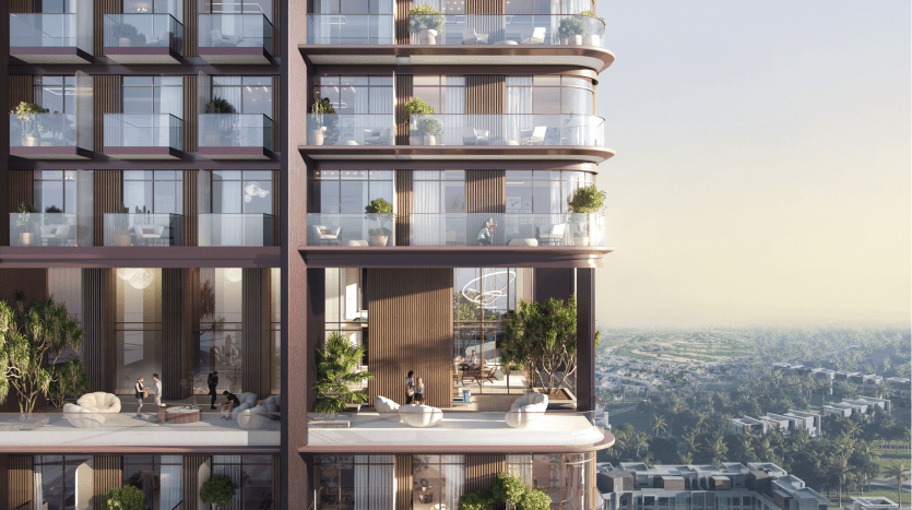 Immeuble moderne de grande hauteur à Dubaï doté de plusieurs balcons, chacun doté d'une végétation luxuriante et d'un mobilier d'extérieur élégant, donnant sur un paysage serein au coucher du soleil.