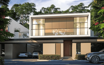 Villa moderne de deux étages à Dubaï avec de grandes fenêtres en verre, un toit plat et des voitures garées dans l'allée, entourée d'une verdure luxuriante et d'arbres en fleurs.