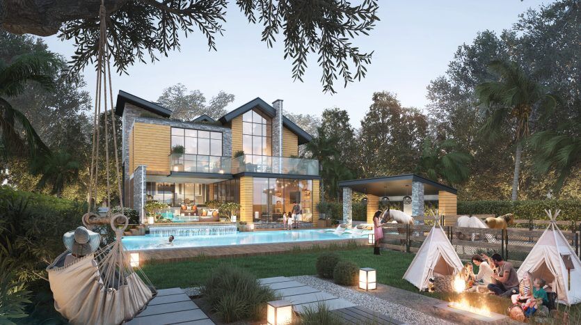 Luxueuse villa à Dubaï avec de grandes baies vitrées, entourée d'une végétation luxuriante. Dispose d'une piscine, de sièges extérieurs et de hamacs, avec une famille profitant d'une soirée près d'un foyer.