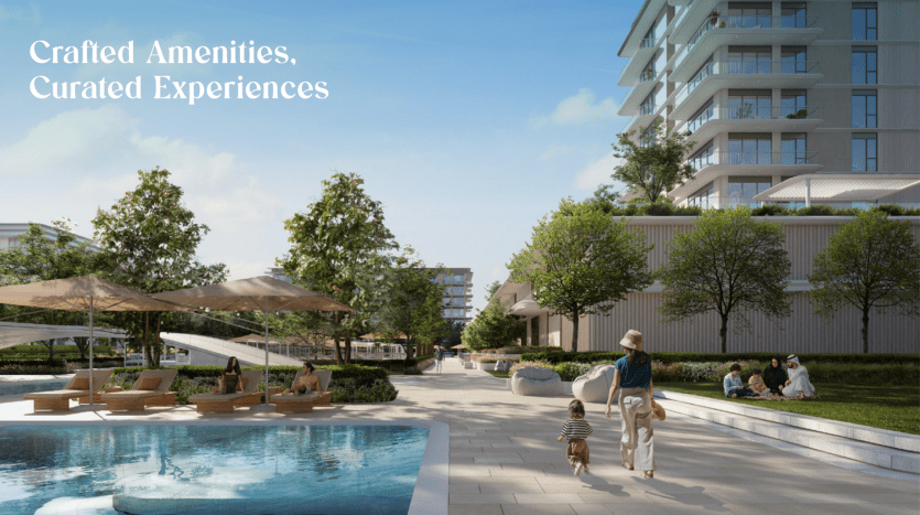 Un luxueux complexe d'appartements à Dubaï avec piscine, mettant en vedette des gens se relaxant et un parent tenant la main d'un petit enfant marchant vers la piscine. Les jardins luxuriants et l'architecture moderne renforcent l'atmosphère sereine.