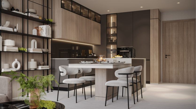 Cuisine et salle à manger modernes dans une villa de Dubaï avec d'élégantes armoires en bois, un îlot central avec des tabourets de bar et une table bien dressée, complétées par un éclairage tamisé et un mobilier luxueux.