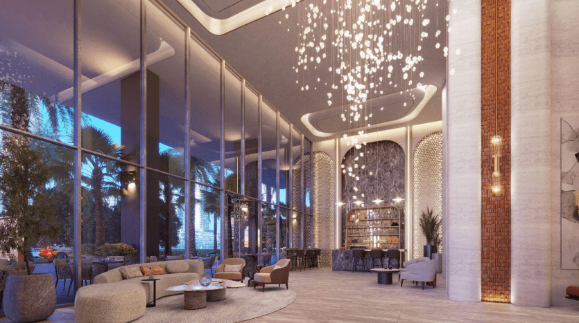 Hall d'entrée luxueux avec de hauts murs de verre donnant sur des palmiers, doté de sièges élégants, de luminaires élégants et d'une décoration moderne proposée par une agence immobilière de Dubaï.