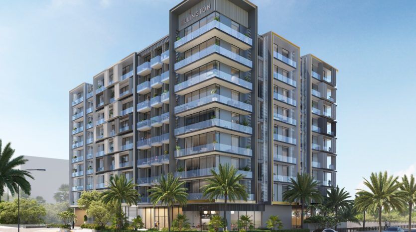 Rendu architectural d'un immeuble moderne de plusieurs étages à Dubaï avec balcons, entouré de palmiers sous un ciel bleu clair. Un café est visible au rez-de-chaussée.