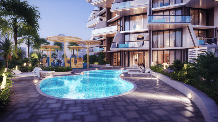 Espace piscine luxueux dans une villa moderne à Dubaï avec une verdure luxuriante, des chaises longues élégantes et une architecture de bâtiment contemporaine au crépuscule.